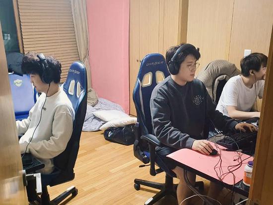 MOUZ战胜MIBR夺得CAC季军 jL表现出色五杀ACE